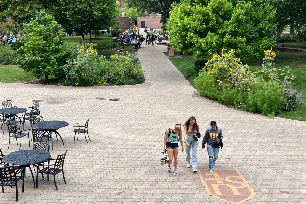 students walking at USF 600x400